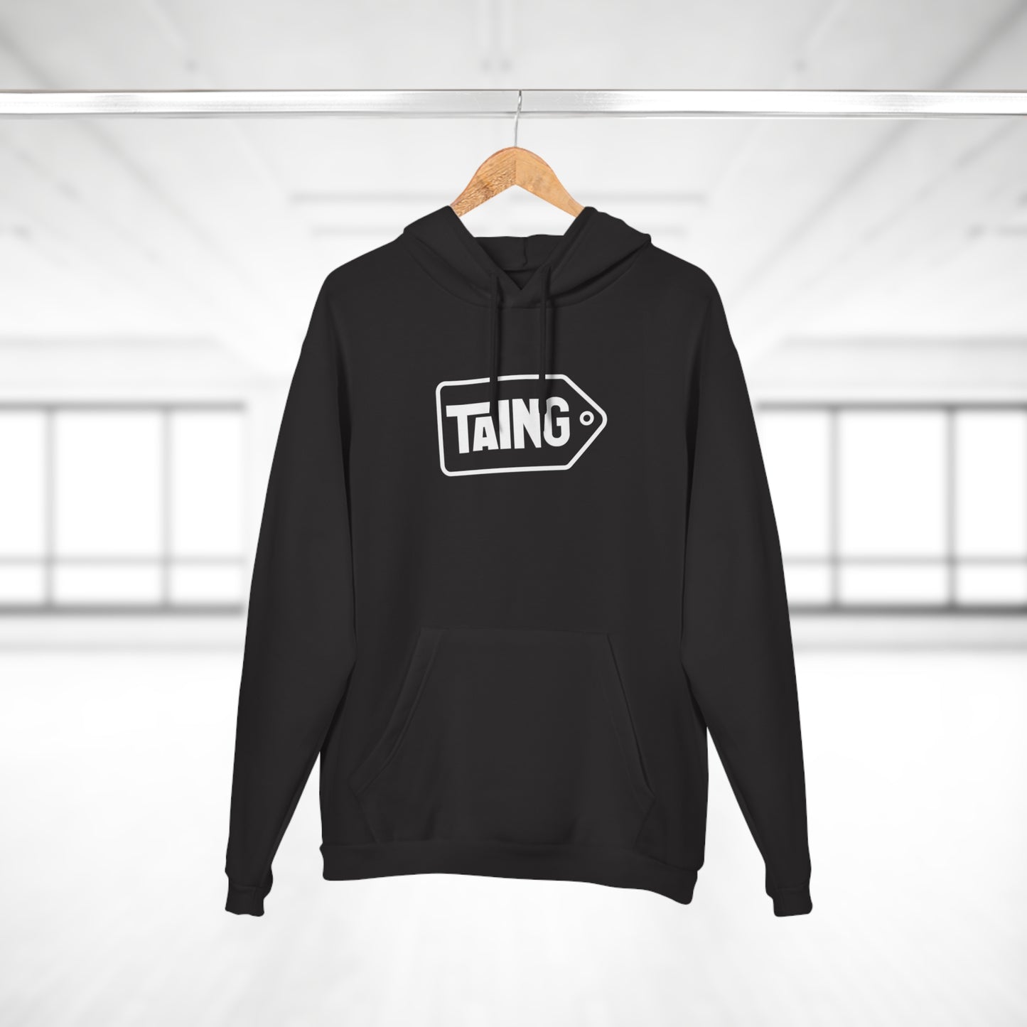 TAING Tee – El Hoodie Que Ya Lo Dijo Todo
